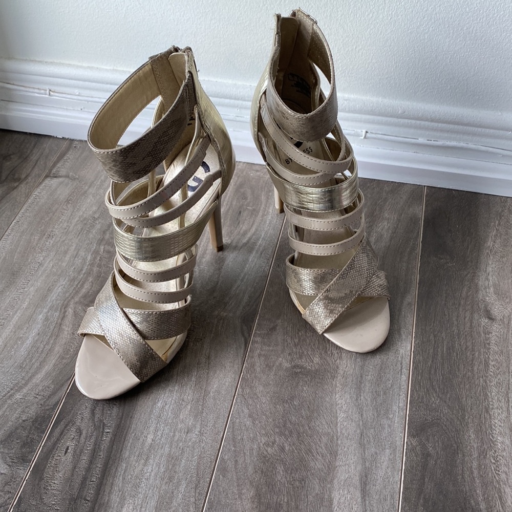 Women’s G by Guess zippered heels - Picture 2 of 12